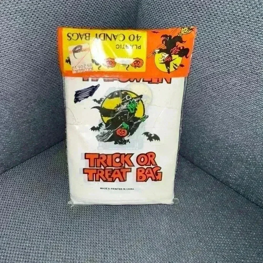 VINTAGE HALLOWEEN PLASTIC TRICK OR TREAT CANDY BAGS HAUNTED HOUSE WITCH 40